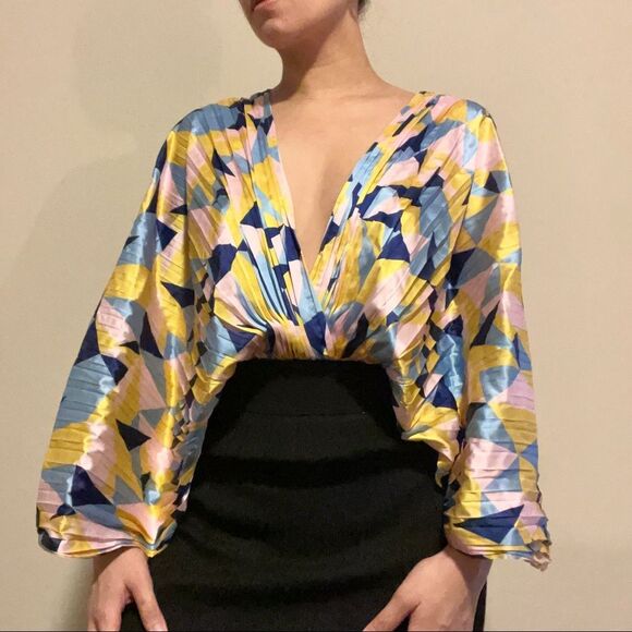 Fashion Nova Multicolor Pleated Satin Kimono Plunging Neckline Garter waist Top - Picture 1 of 10